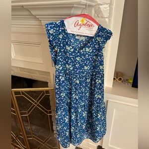 Pretty floral dress!